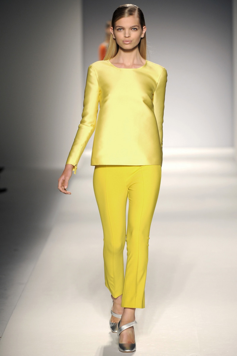 Daphne Groeneveld featured in  the Max Mara fashion show for Spring/Summer 2011