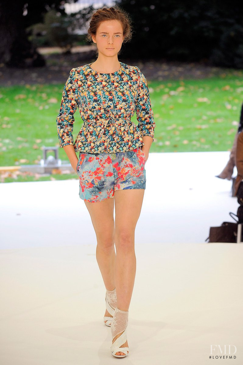 Anna de Rijk featured in  the Erdem fashion show for Spring/Summer 2011