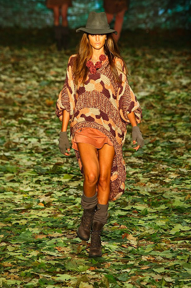 Izabel Goulart featured in  the Colcci fashion show for Autumn/Winter 2010