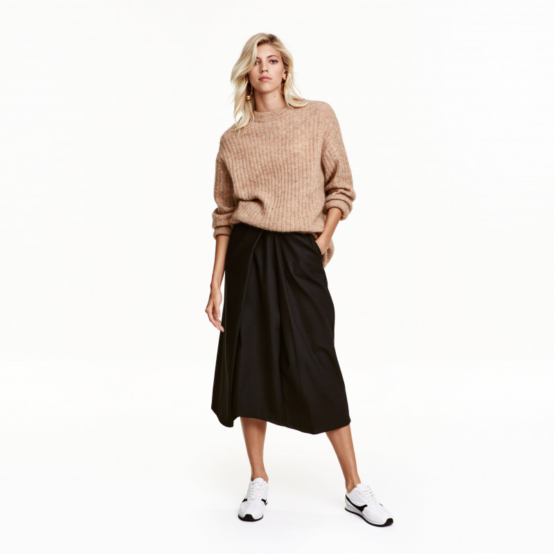 Devon Windsor featured in  the H&M catalogue for Winter 2016