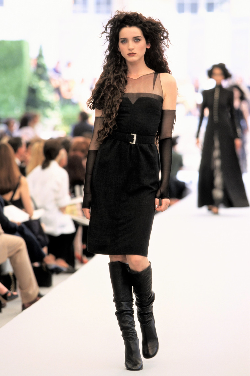 Michele Hicks featured in  the Chanel Haute Couture fashion show for Autumn/Winter 1997