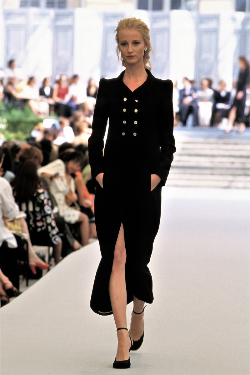 Esther de Jong featured in  the Chanel Haute Couture fashion show for Autumn/Winter 1997
