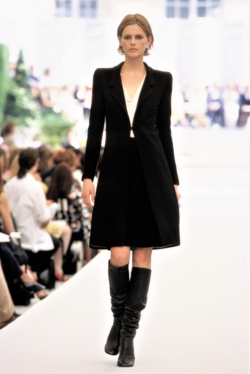 Stella Tennant featured in  the Chanel Haute Couture fashion show for Autumn/Winter 1997