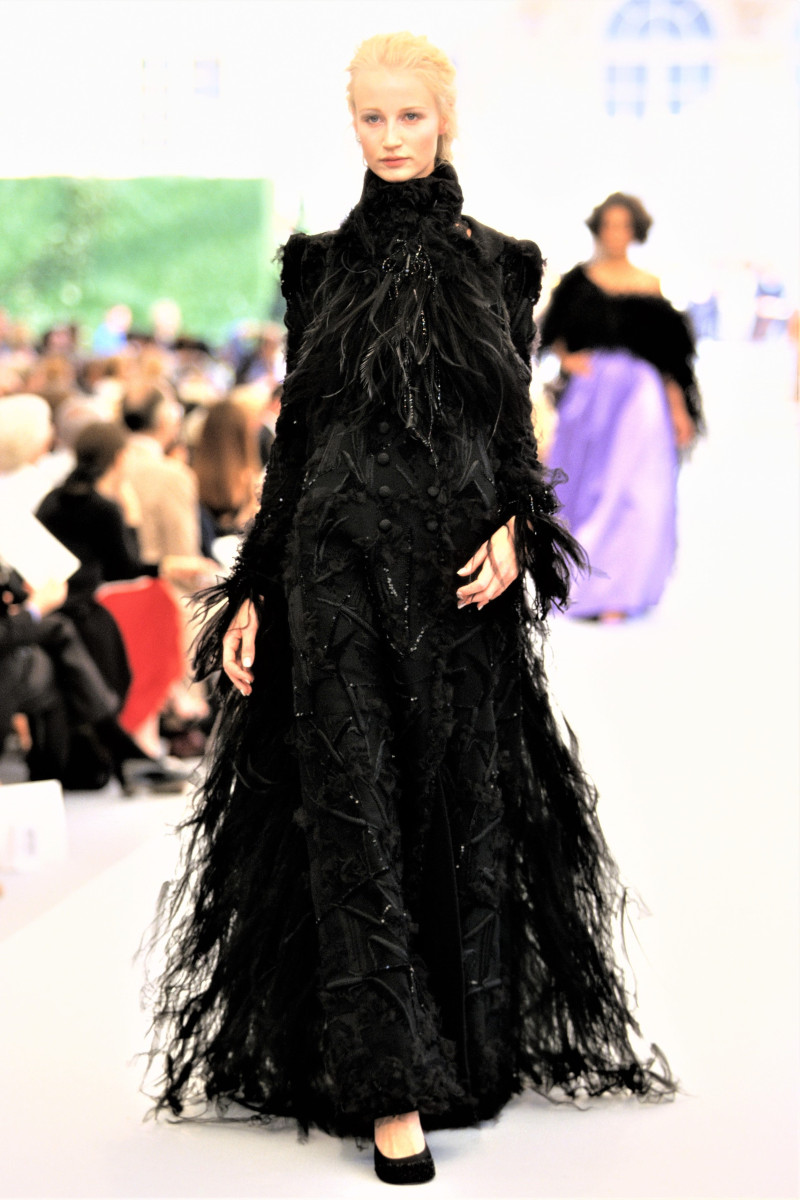 Esther de Jong featured in  the Chanel Haute Couture fashion show for Autumn/Winter 1997