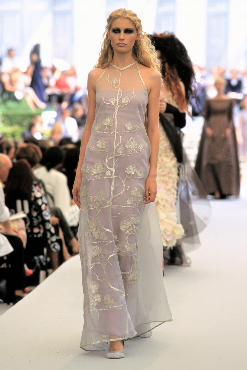 Kirsty Hume featured in  the Chanel Haute Couture fashion show for Autumn/Winter 1997