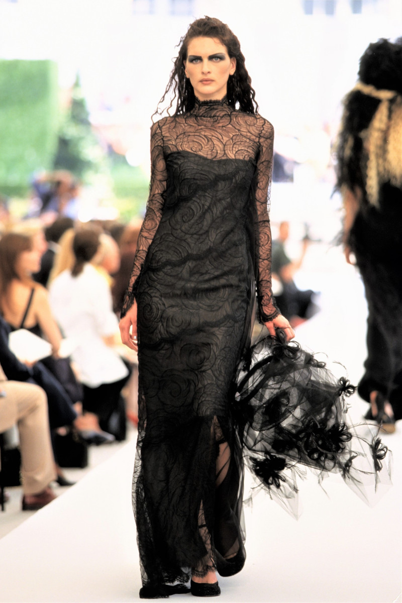 Kim Iglinsky featured in  the Chanel Haute Couture fashion show for Autumn/Winter 1997