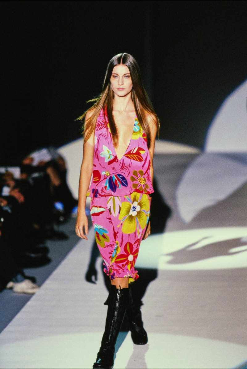 Gucci fashion show for Spring/Summer 1999