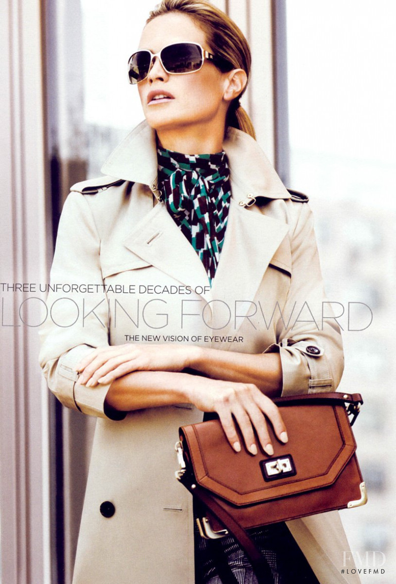 Carolyn Murphy featured in  the Banana Republic advertisement for Autumn/Winter 2008