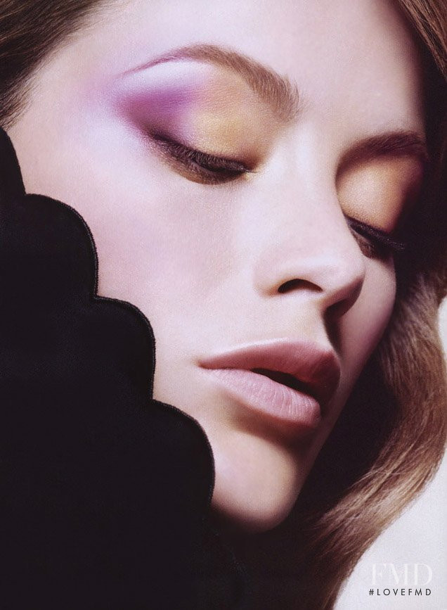 Carolyn Murphy featured in  the Estée Lauder advertisement for Spring/Summer 2007
