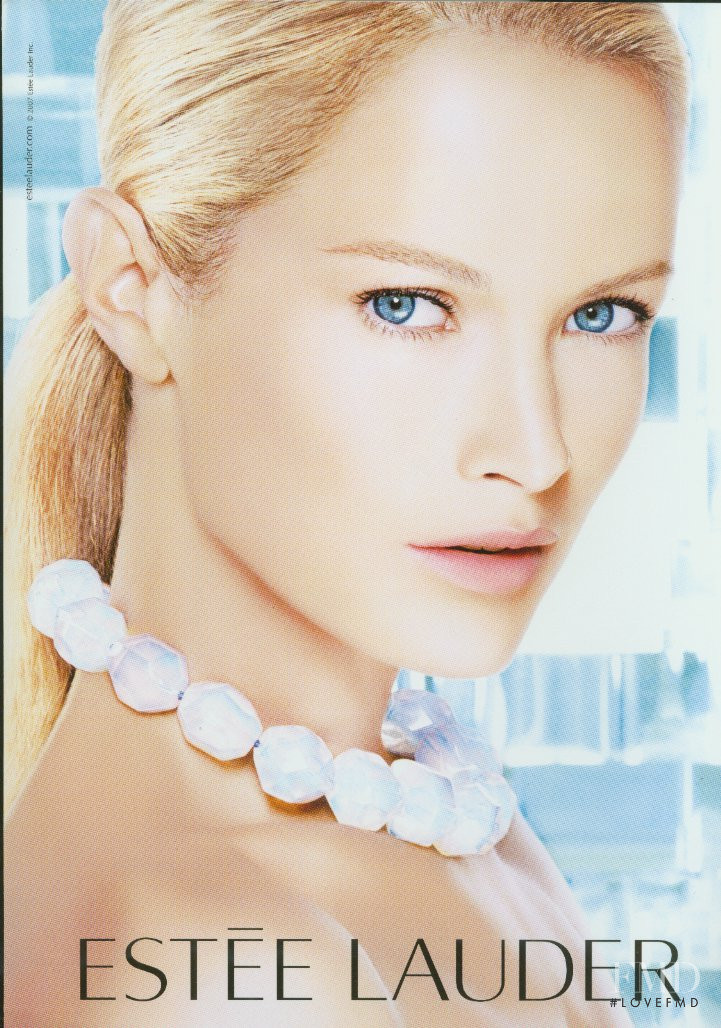 Carolyn Murphy featured in  the Estée Lauder advertisement for Autumn/Winter 2007