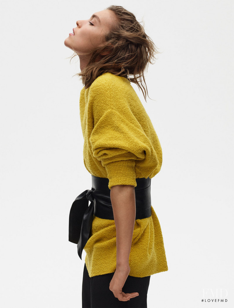 Arizona Muse featured in  the Zara Spring Knit lookbook for Spring/Summer 2017
