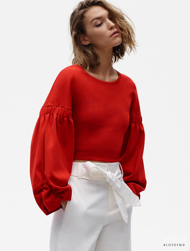 Arizona Muse featured in  the Zara Spring Knit lookbook for Spring/Summer 2017