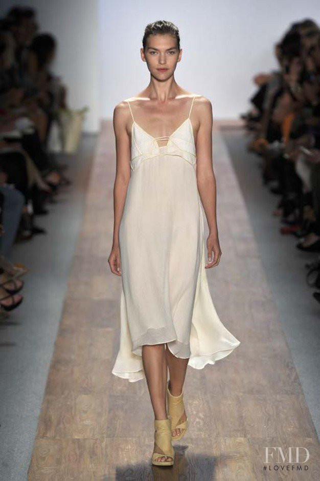 Arizona Muse featured in  the Max Azria fashion show for Spring/Summer 2011