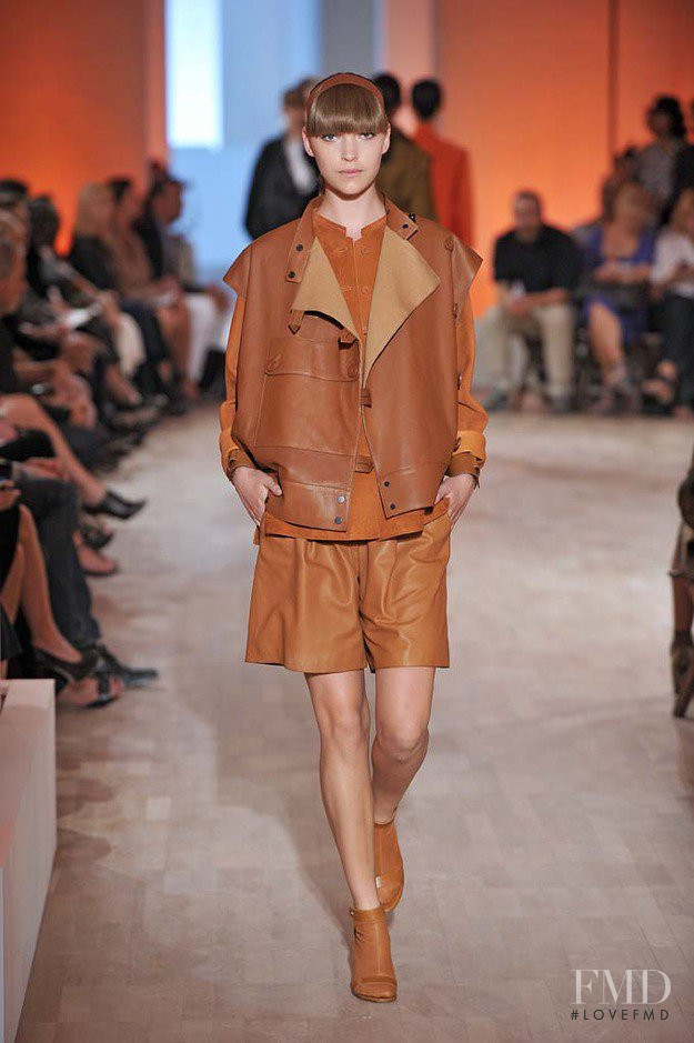 Arizona Muse featured in  the Hermès fashion show for Spring/Summer 2012