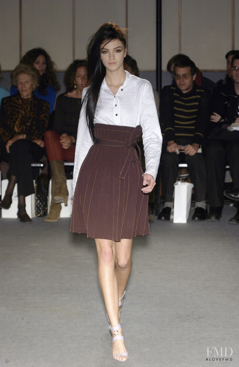 Mariacarla Boscono featured in  the Zac Posen fashion show for Autumn/Winter 2003