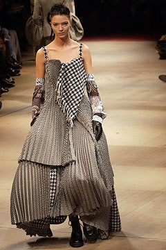 Yohji Yamamoto fashion show for Autumn/Winter 2003