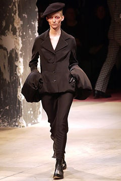 Yohji Yamamoto fashion show for Autumn/Winter 2003