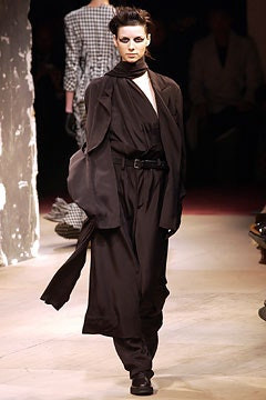 Yohji Yamamoto fashion show for Autumn/Winter 2003
