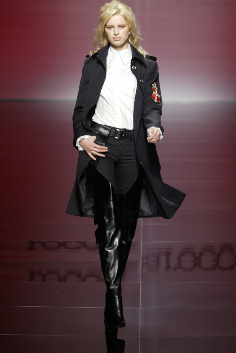 Karolina Kurkova featured in  the roccobarocco fashion show for Autumn/Winter 2003