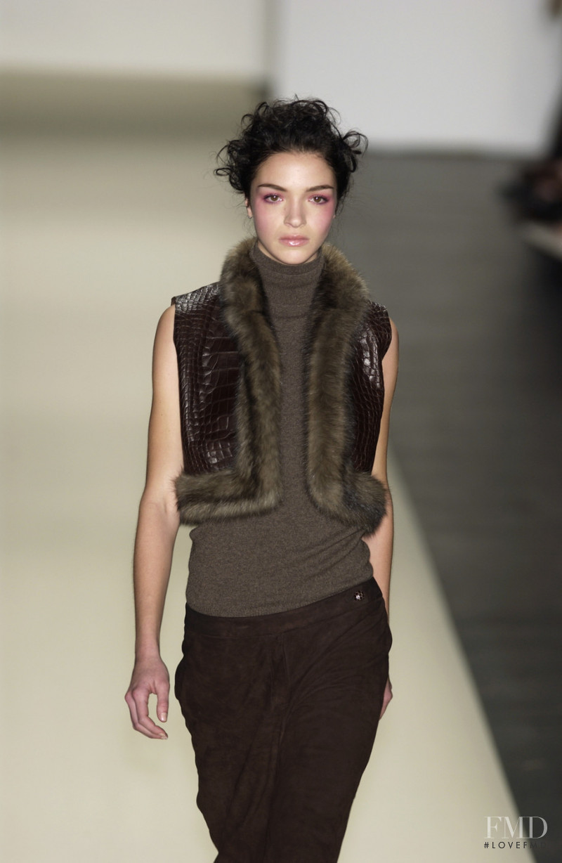 Mariacarla Boscono featured in  the Oscar de la Renta fashion show for Autumn/Winter 2003