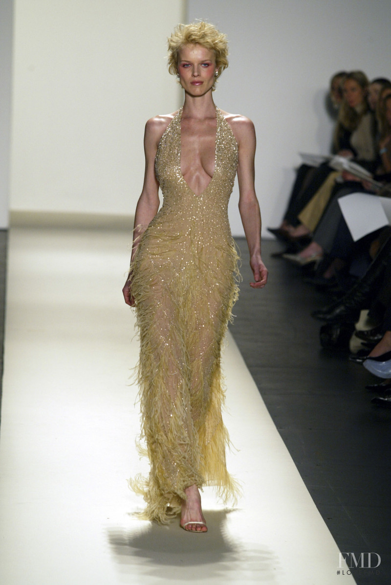 Eva Herzigova featured in  the Oscar de la Renta fashion show for Autumn/Winter 2003