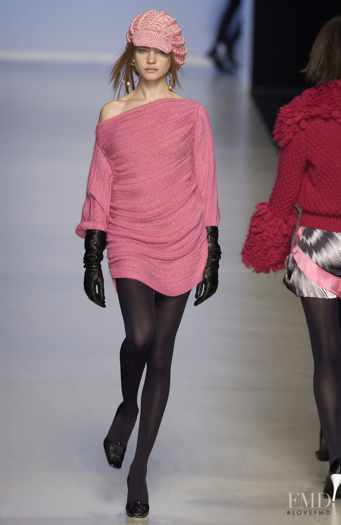 Natalia Vodianova featured in  the Missoni fashion show for Autumn/Winter 2003