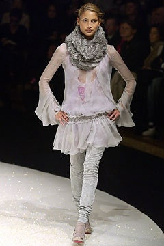 Emanuel Ungaro fashion show for Autumn/Winter 2003