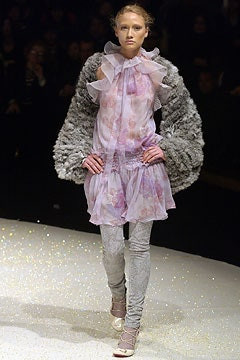 Emanuel Ungaro fashion show for Autumn/Winter 2003