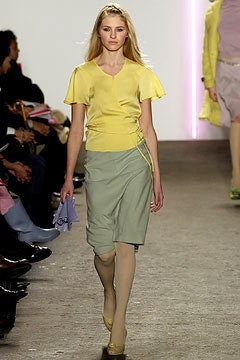 DKNY fashion show for Autumn/Winter 2003