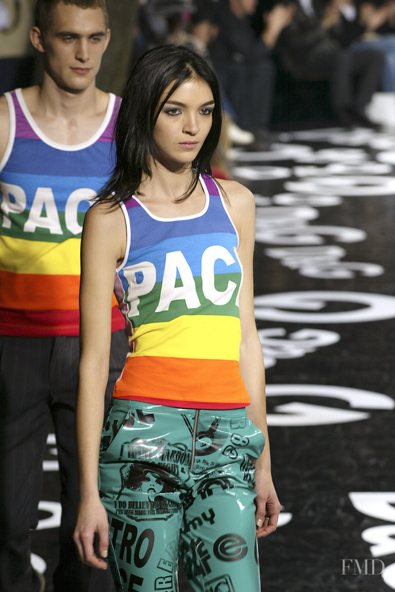 Mariacarla Boscono featured in  the D&G fashion show for Autumn/Winter 2003