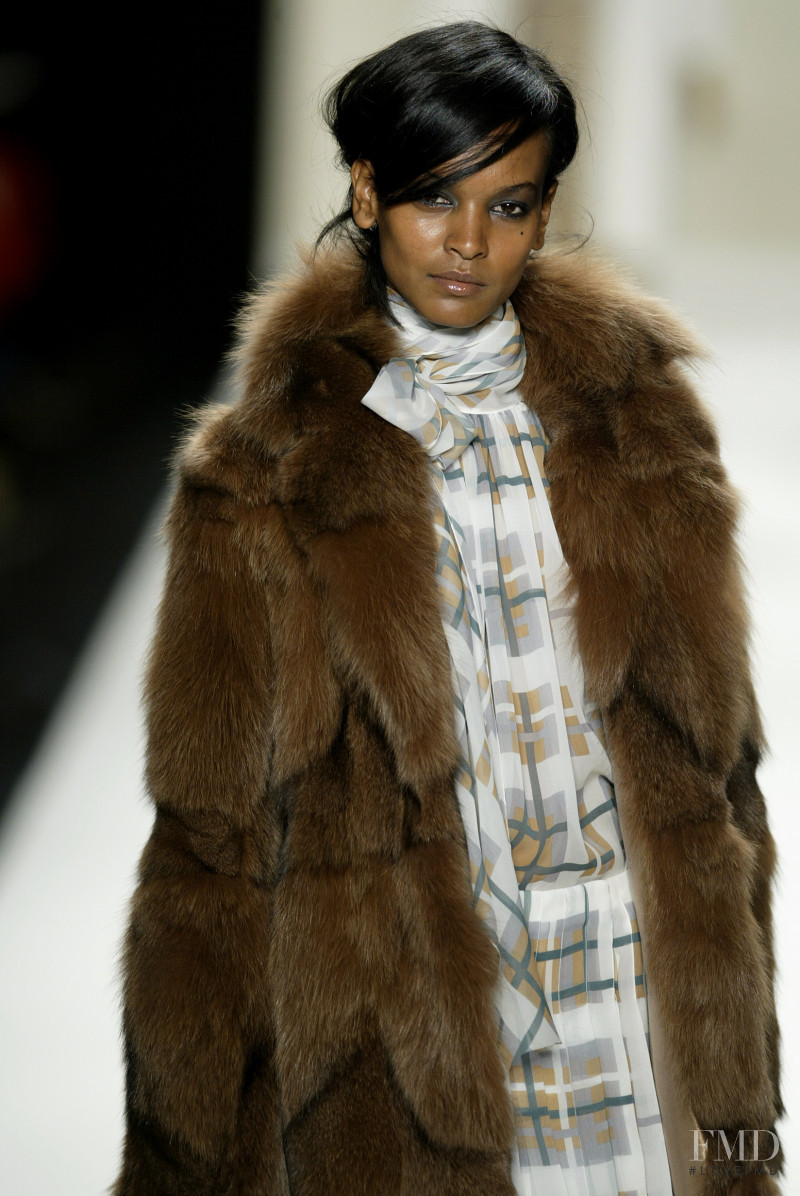 Liya Kebede featured in  the Bill Blass fashion show for Autumn/Winter 2003