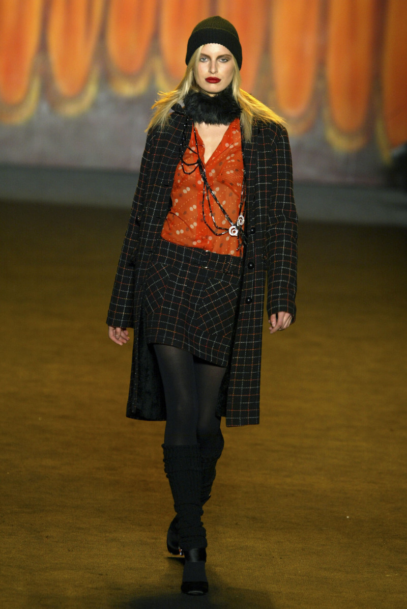 Karolina Kurkova featured in  the Anna Sui fashion show for Autumn/Winter 2003