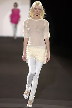 Alessandro Dell\'Acqua fashion show for Autumn/Winter 2003