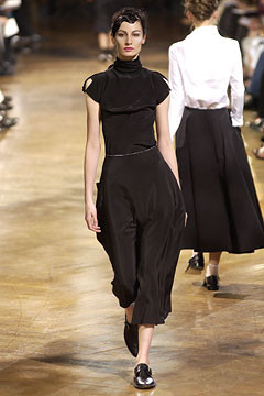 Yohji Yamamoto fashion show for Spring/Summer 2003