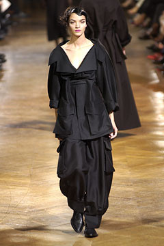 Yohji Yamamoto fashion show for Spring/Summer 2003