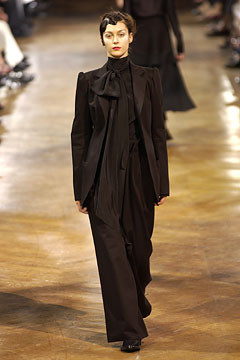 Yohji Yamamoto fashion show for Spring/Summer 2003