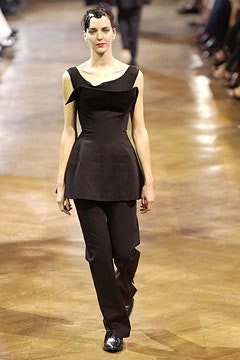 Yohji Yamamoto fashion show for Spring/Summer 2003