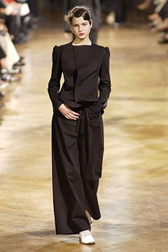 Yohji Yamamoto fashion show for Spring/Summer 2003