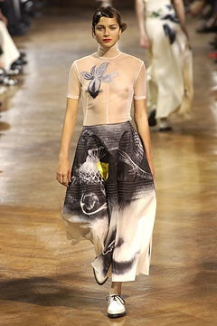 Yohji Yamamoto fashion show for Spring/Summer 2003