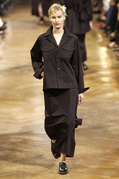 Yohji Yamamoto fashion show for Spring/Summer 2003