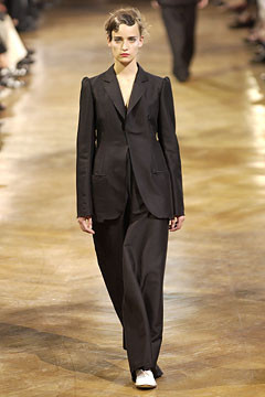 Yohji Yamamoto fashion show for Spring/Summer 2003