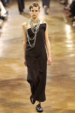 Yohji Yamamoto fashion show for Spring/Summer 2003