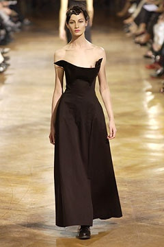 Yohji Yamamoto fashion show for Spring/Summer 2003