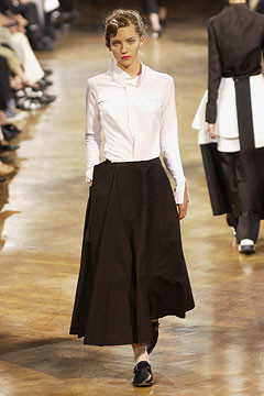 Yohji Yamamoto fashion show for Spring/Summer 2003