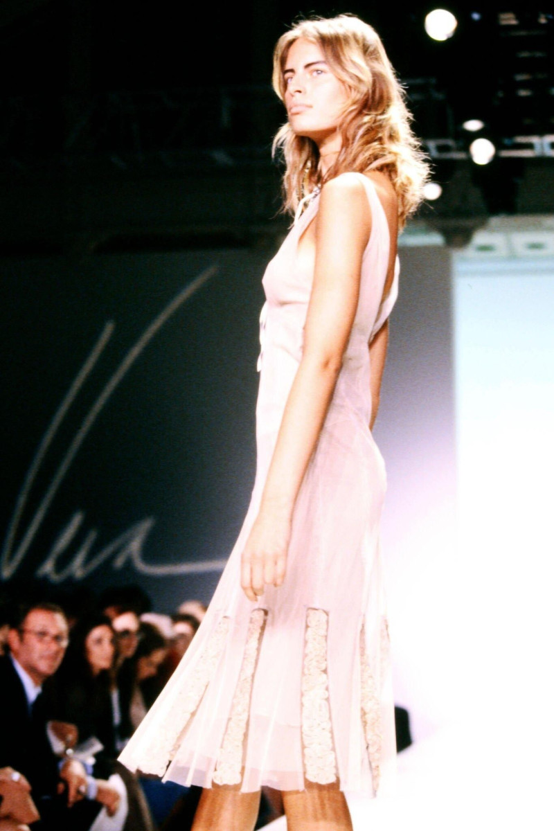 Karolina Kurkova featured in  the Vera Wang fashion show for Spring/Summer 2003