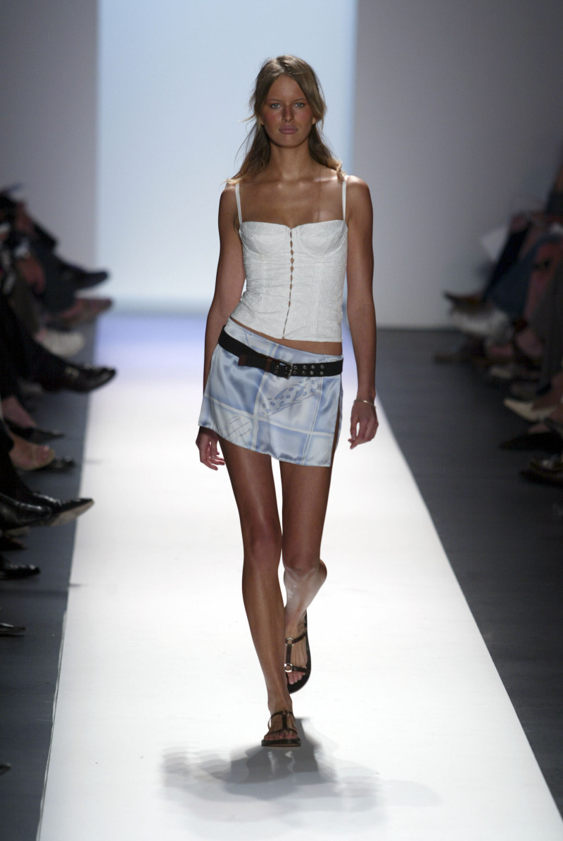 Karolina Kurkova featured in  the Tommy Hilfiger fashion show for Spring/Summer 2003