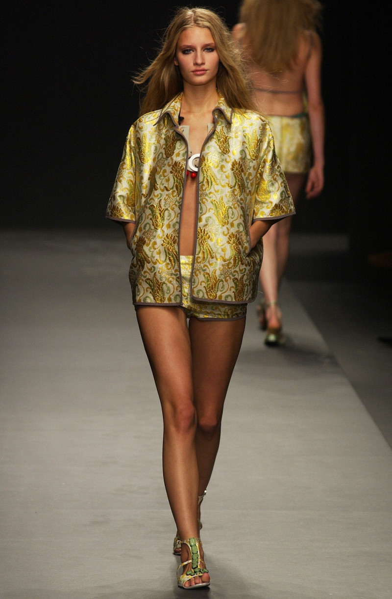 Prada fashion show for Spring/Summer 2003