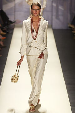 Oscar de la Renta fashion show for Spring/Summer 2003
