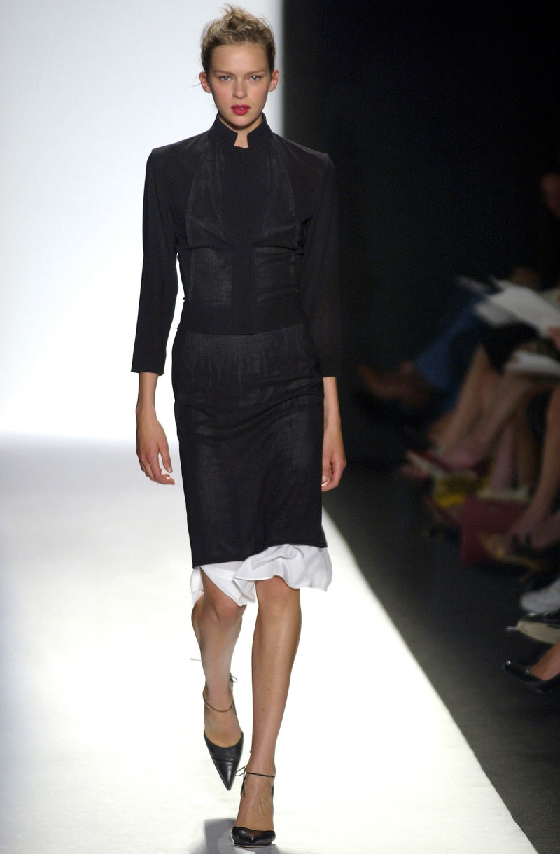 Narciso Rodriguez fashion show for Spring/Summer 2003