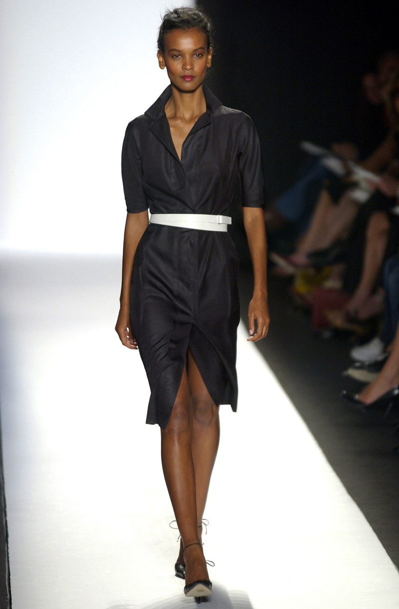 Narciso Rodriguez fashion show for Spring/Summer 2003